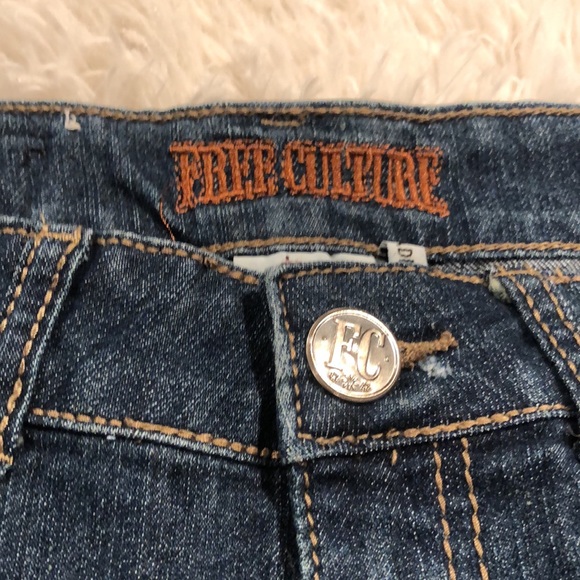 Free Culture jean shorts - Picture 2 of 15